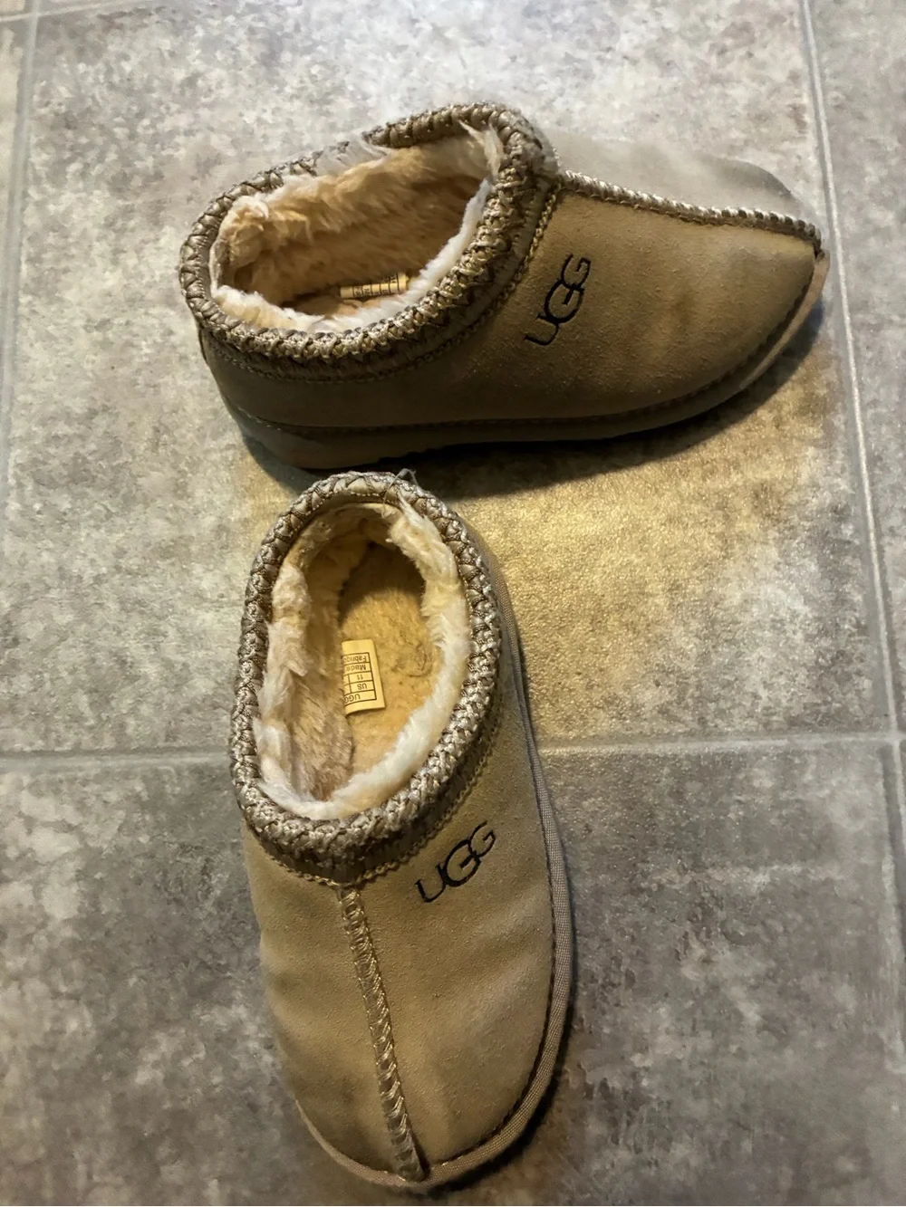 UGG Kids Cozy Slip-On Slippers in Chestnut/Tan